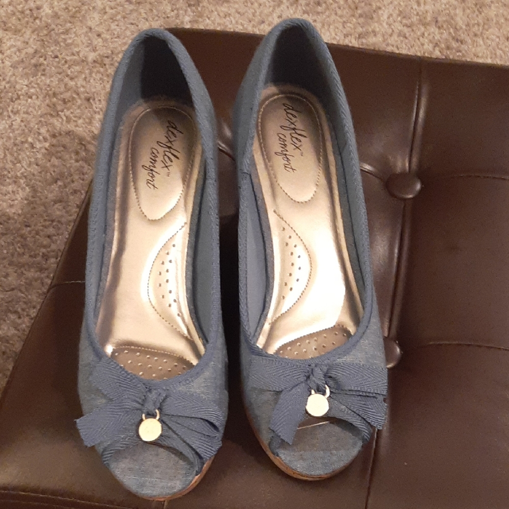 Easy Street Women's Denim Blue Bow Heels